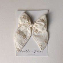 Sailor Bow - Camellia