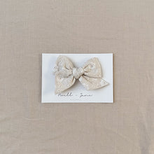Large Pinwheel - cream floral