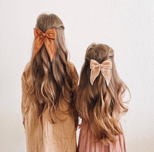 Sailor Bow - summer daisies