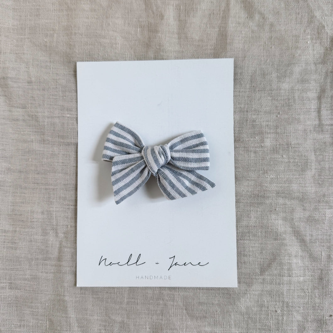 small pinwheel -  blue stripe