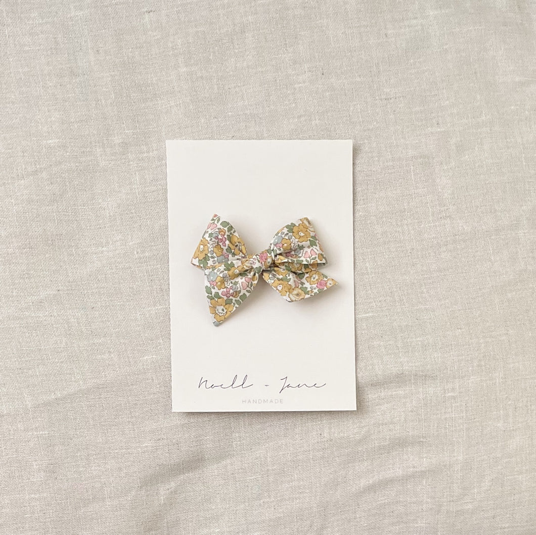 Small Pinwheel - daffodil