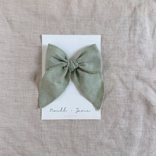 Sailor Bow - meadow
