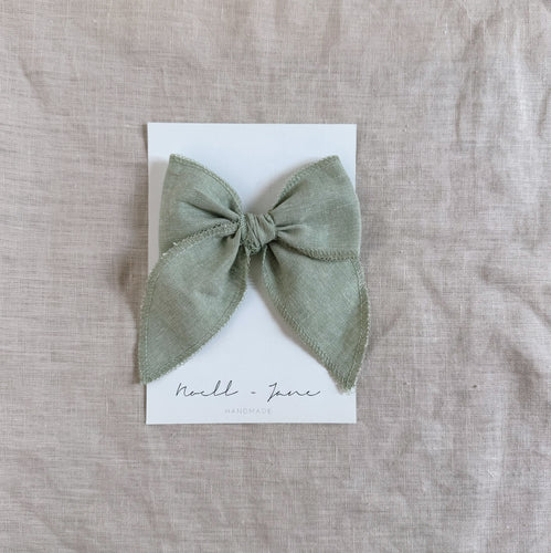 Sailor Bow - meadow