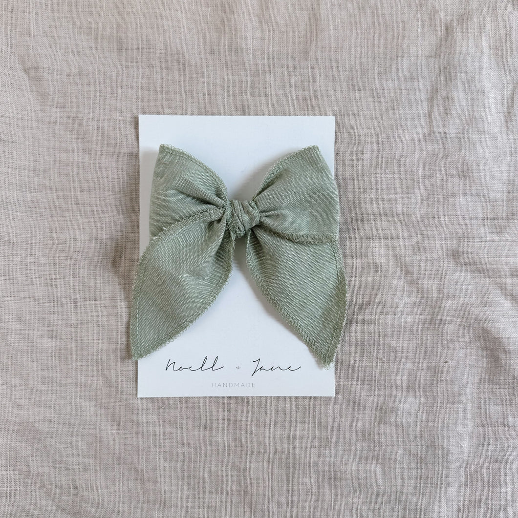 Sailor Bow - meadow