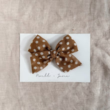 large pinwheel - chiffon brown dot