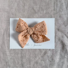 Large Pinwheel - peach eyelet