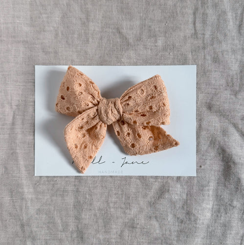 Large Pinwheel - peach eyelet