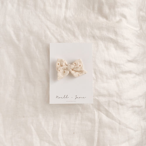 small pinwheel -  cream eyelet