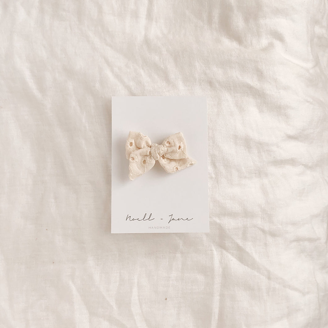 small pinwheel -  cream eyelet