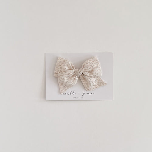 large pinwheel - cream lace