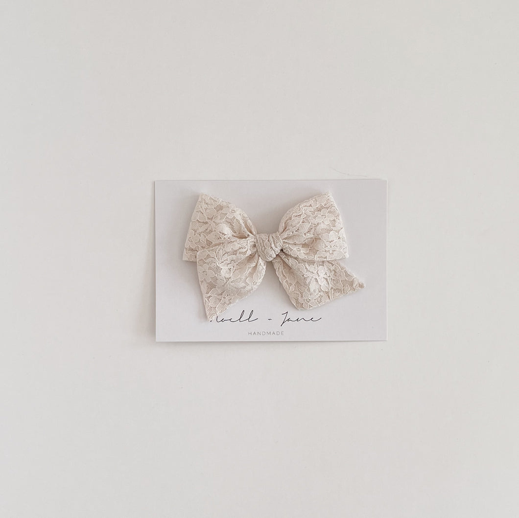 large pinwheel - cream lace